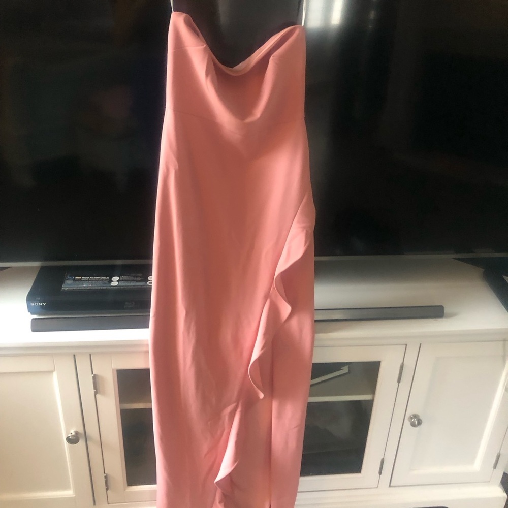 New with tags pink Lulu’s dress with ruffles